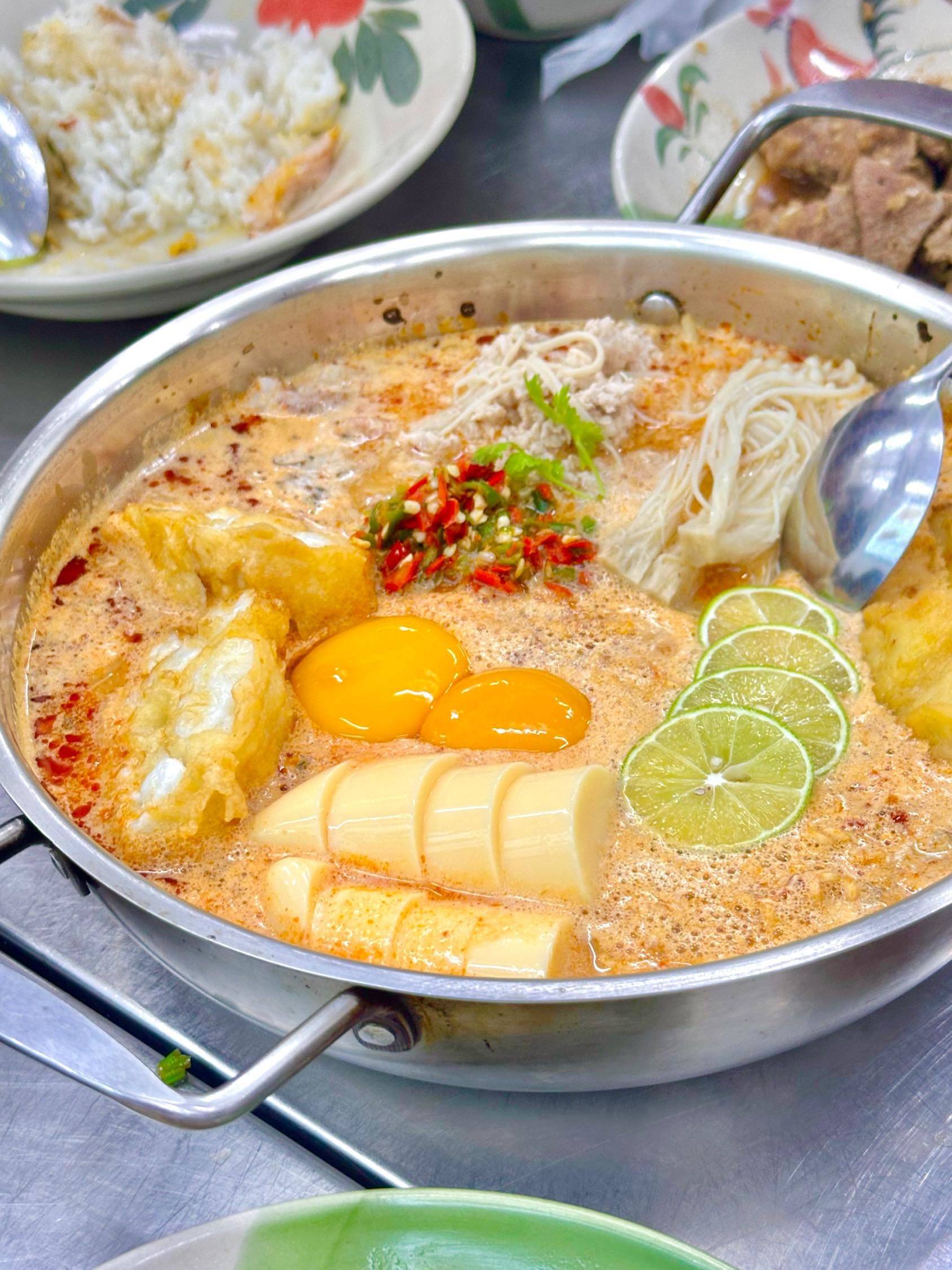 曼谷｜放弃夜市网红店，反而吃到爆好吃的🥴_1