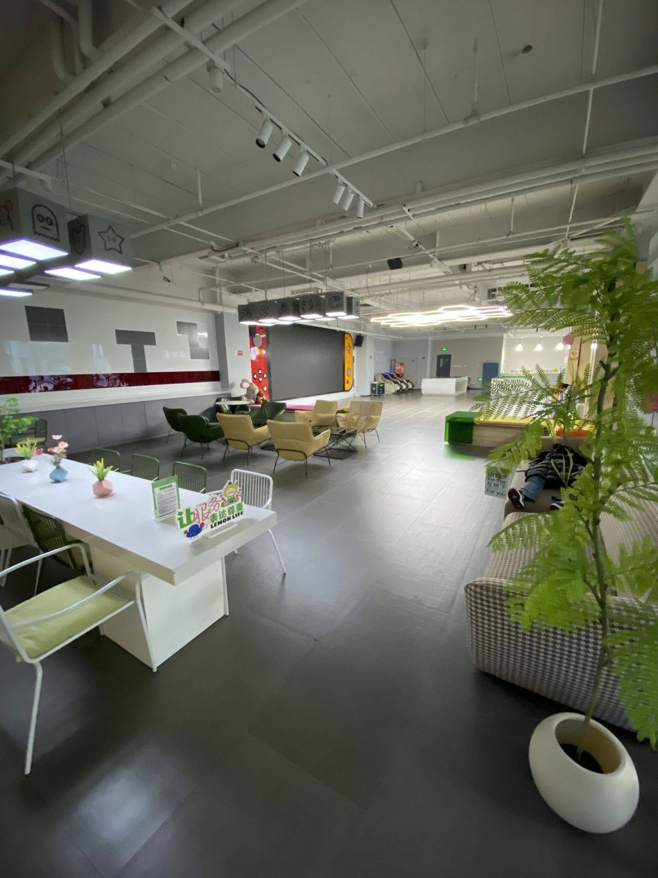 公寓就有免费的健身房，下班撸铁_3