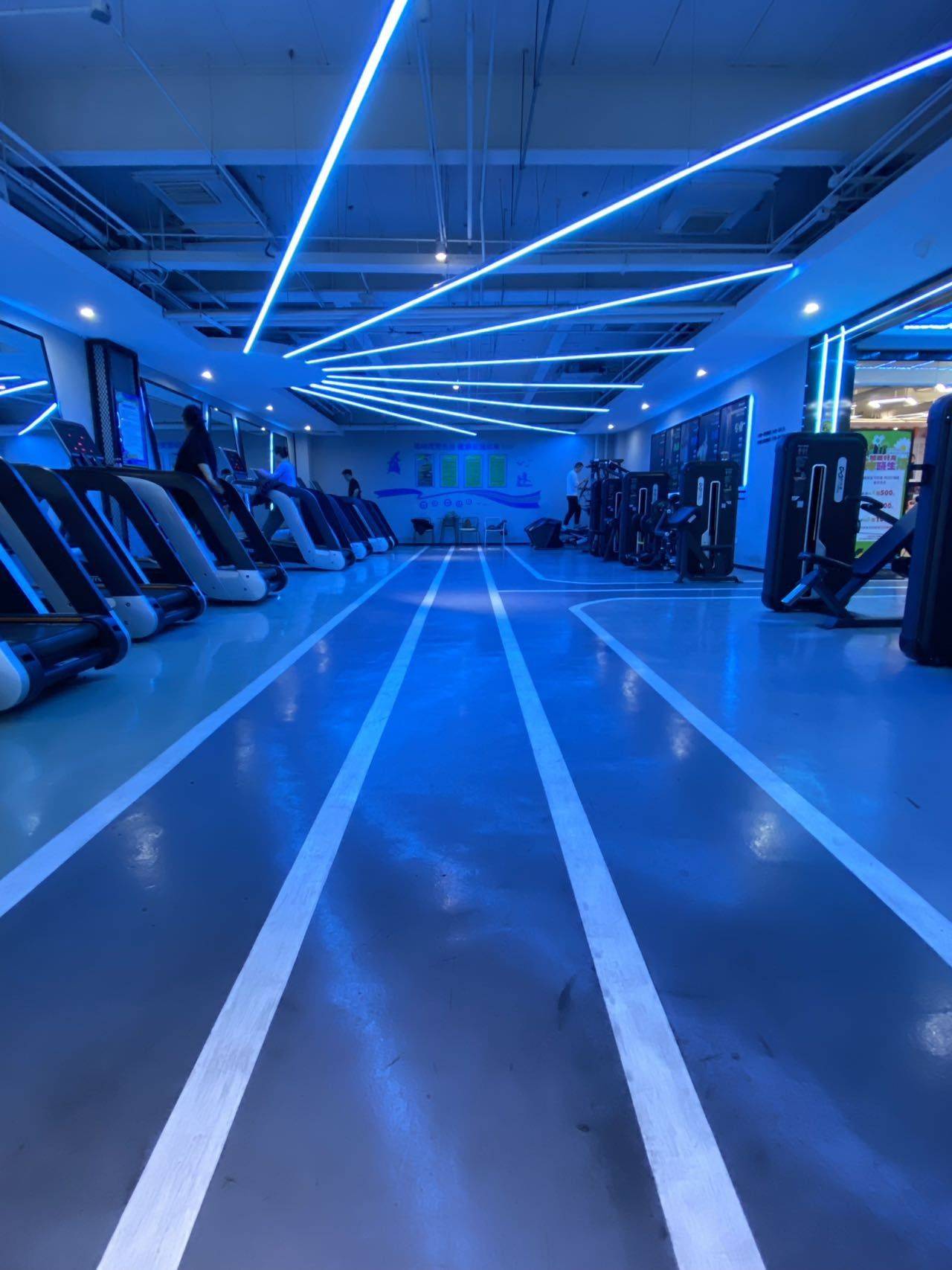 公寓就有免费的健身房，下班撸铁_1