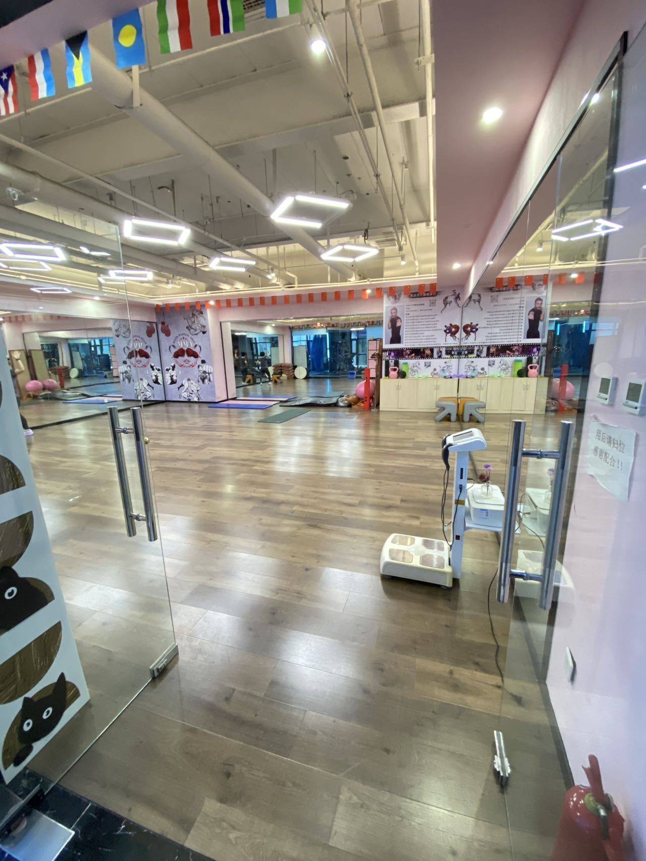 公寓就有免费的健身房，下班撸铁_2