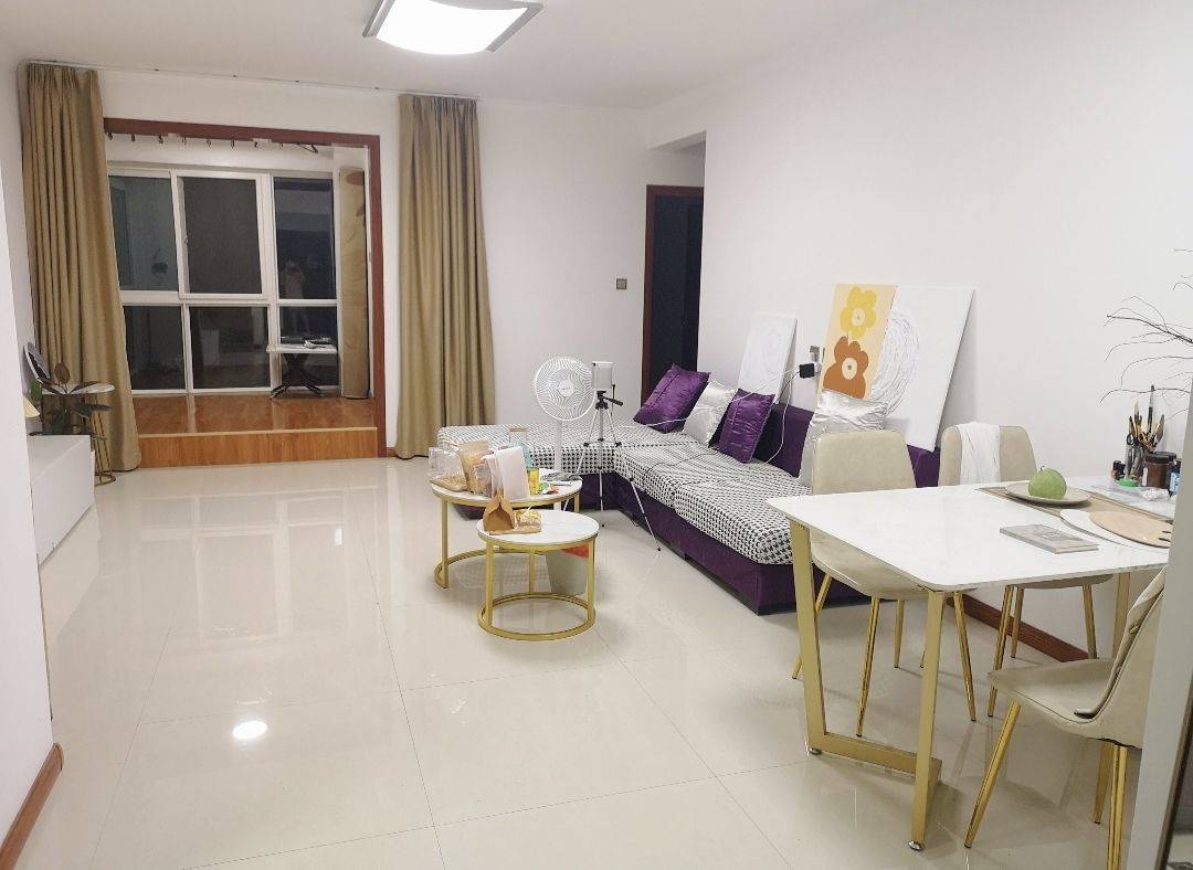 自己租的两室找室友，要求作息正常讲究卫生