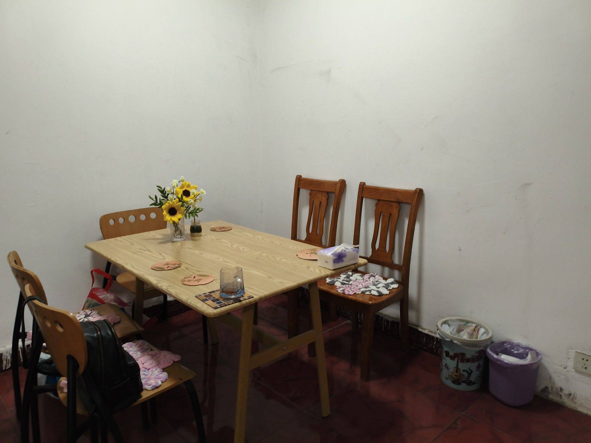 找女生合租，仅限女生。
兰花苑小区，临近