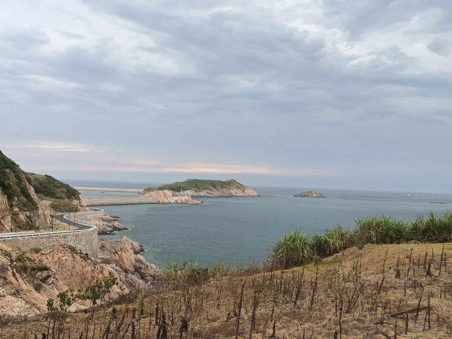 人民广场附近7公里，我是女生，求合租室友