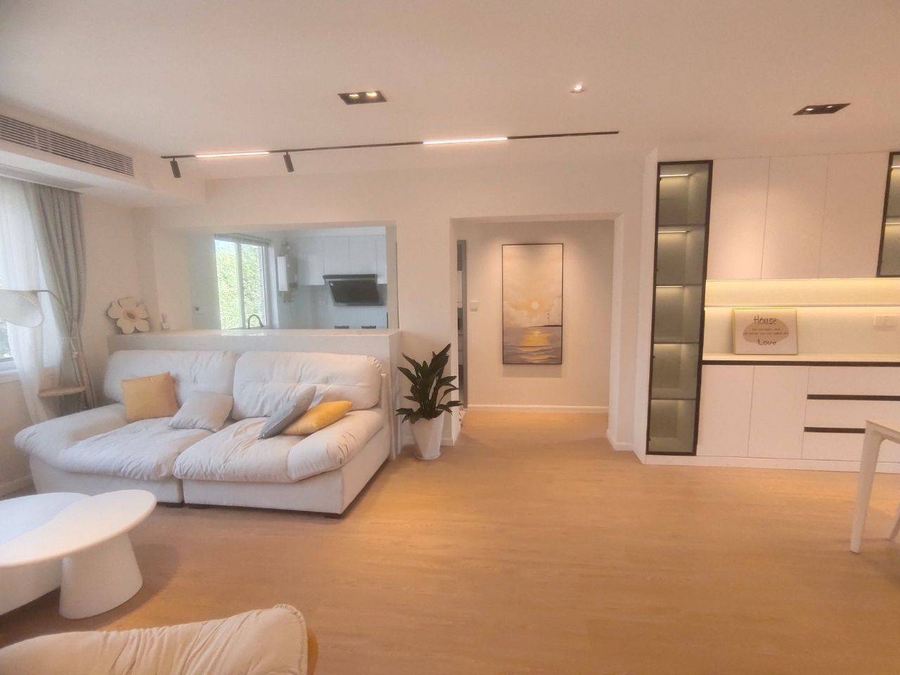 aaa烦死啦，有没有国内的租客呀