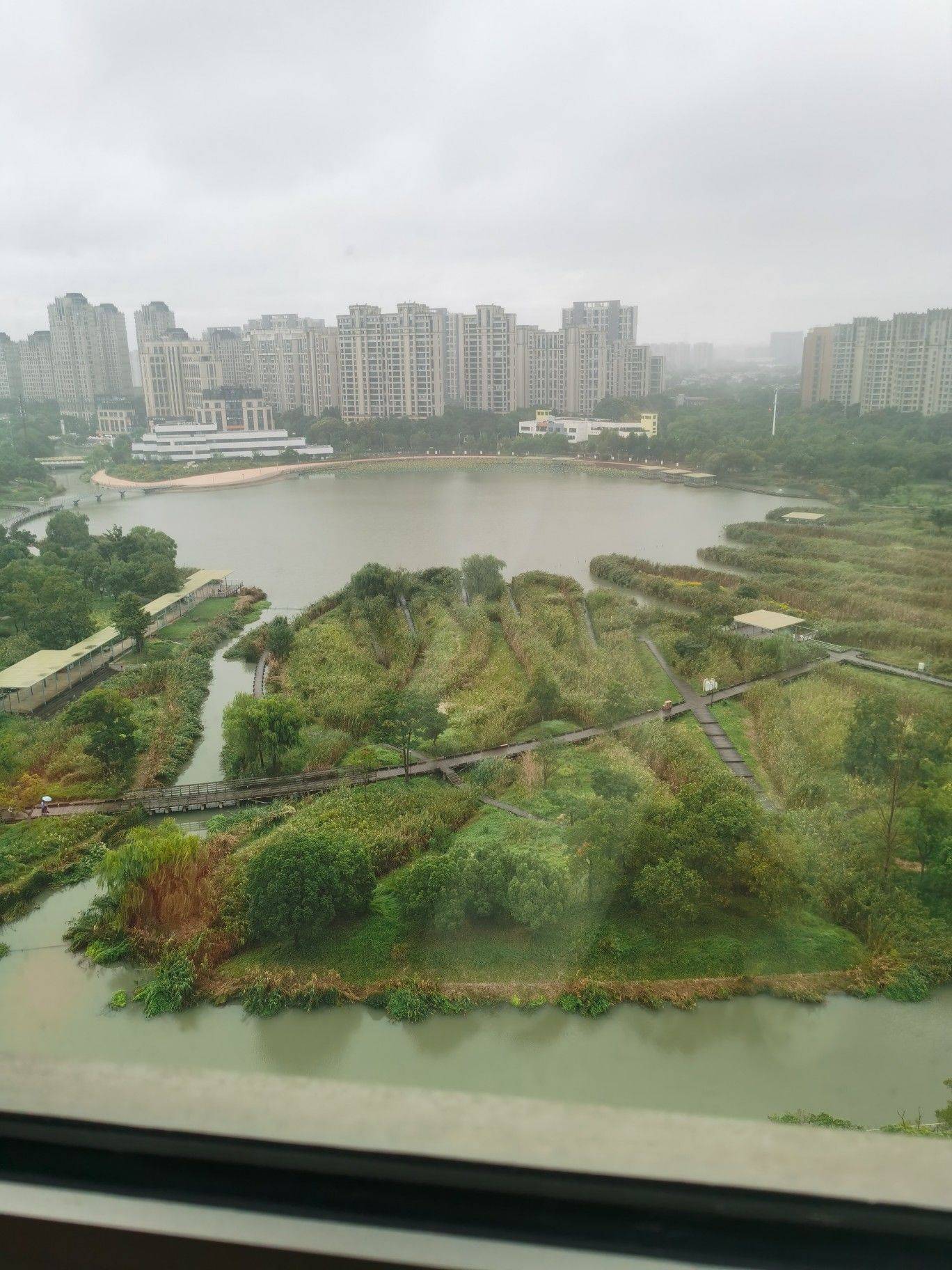 留云湖旁边的房子单间出租，限女生不养宠物