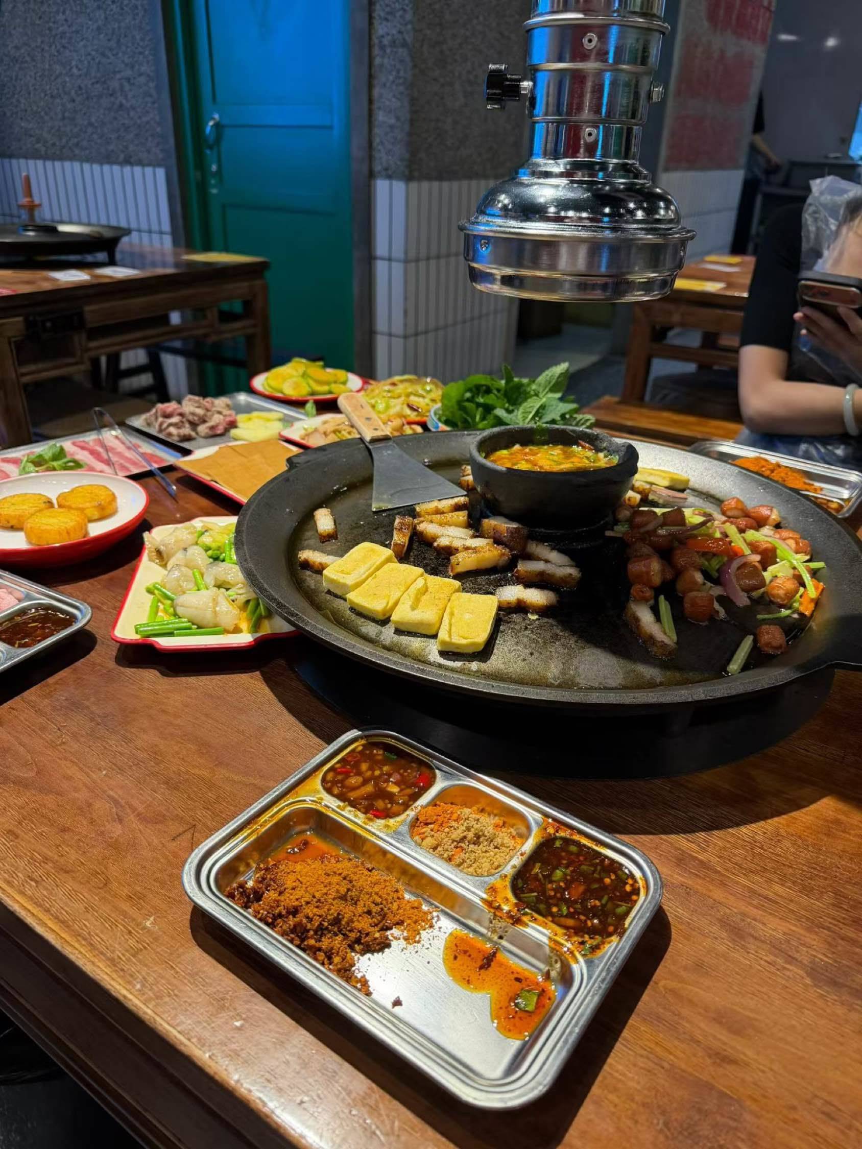 烤肉时光  烟火气  围炉聚餐  