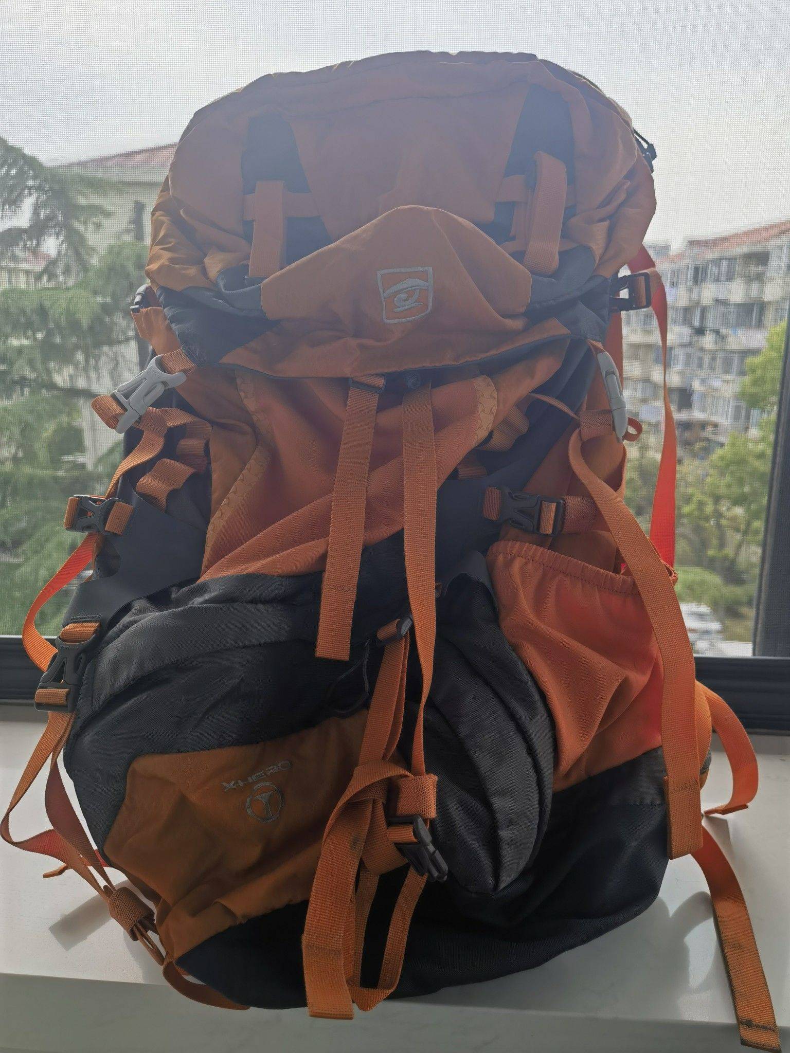 转让探路者60升登山包: 390元_1