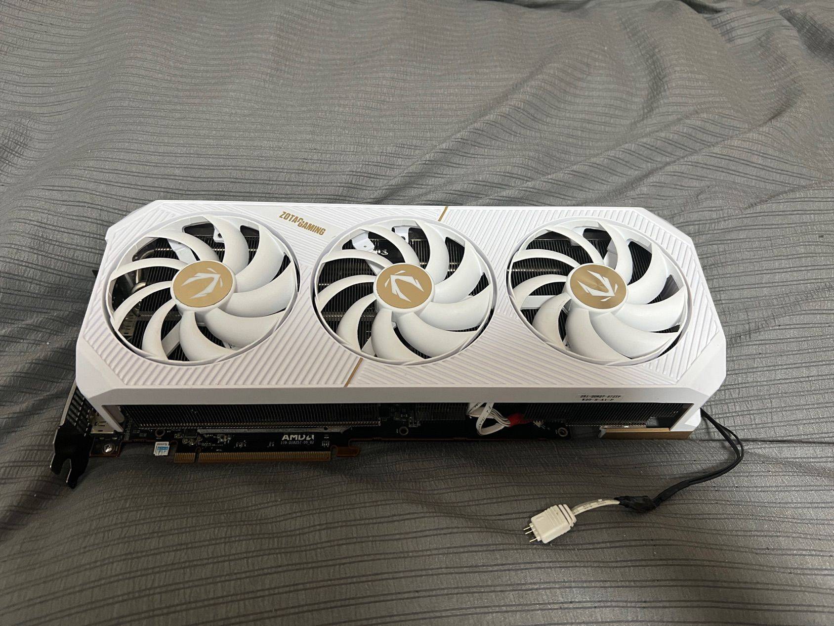 出索泰5090散热器