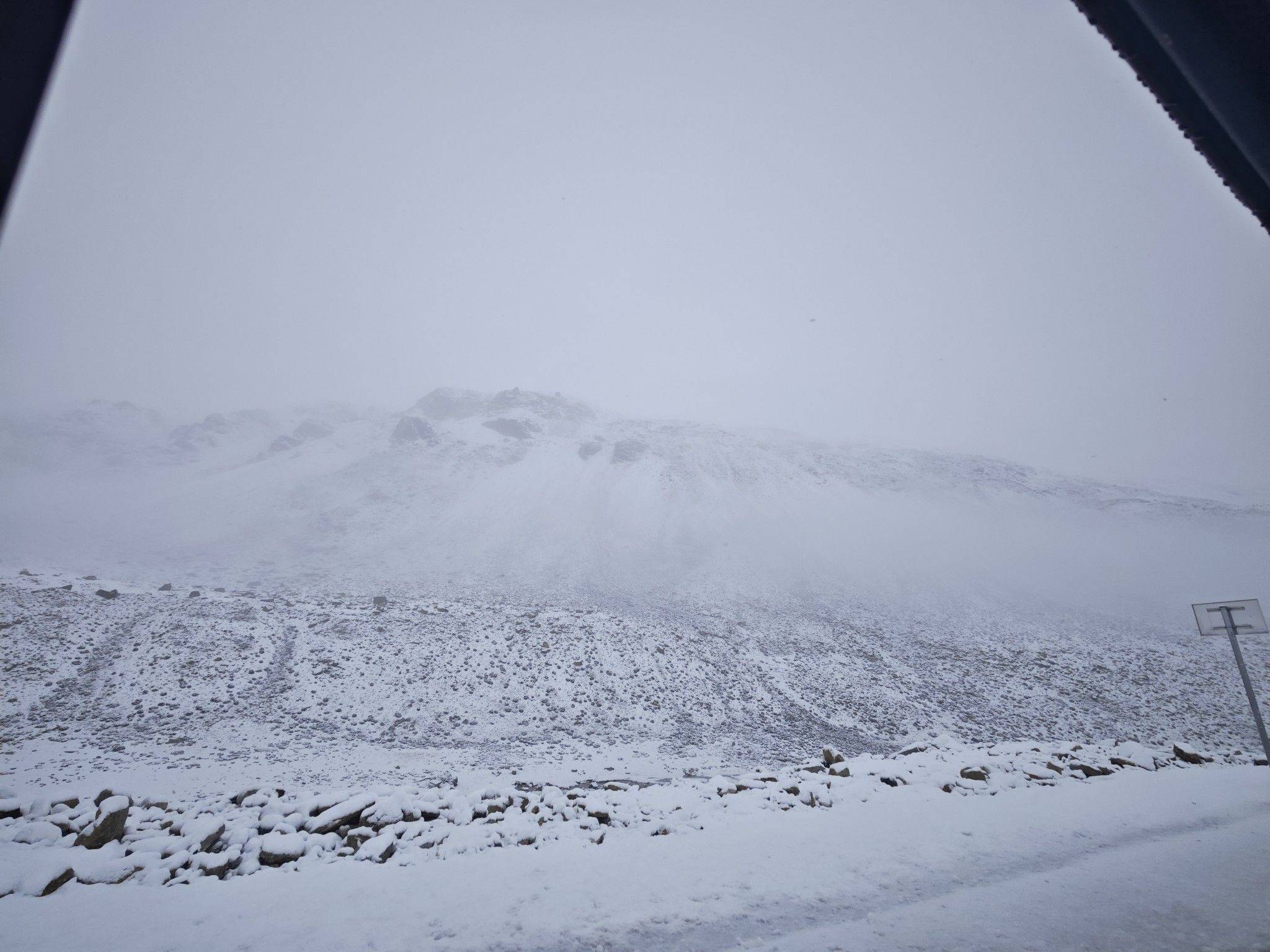 2026年的第一场雪，据说杭州30多度了？_2