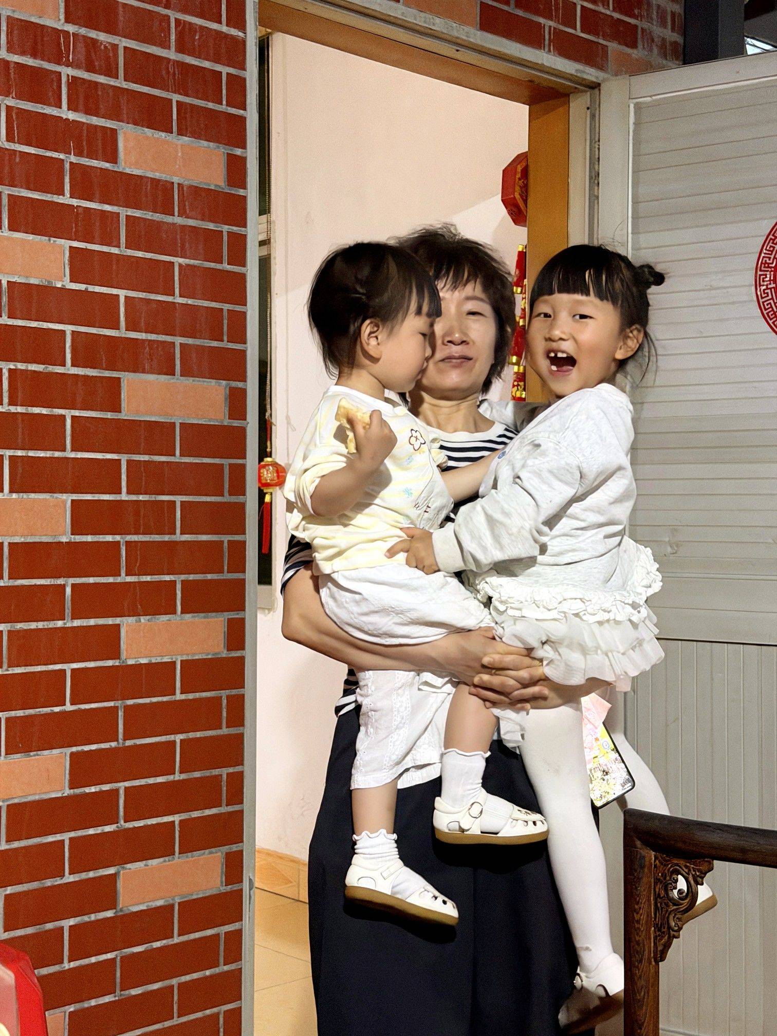  宅家日常  举高高  亲子互动_2