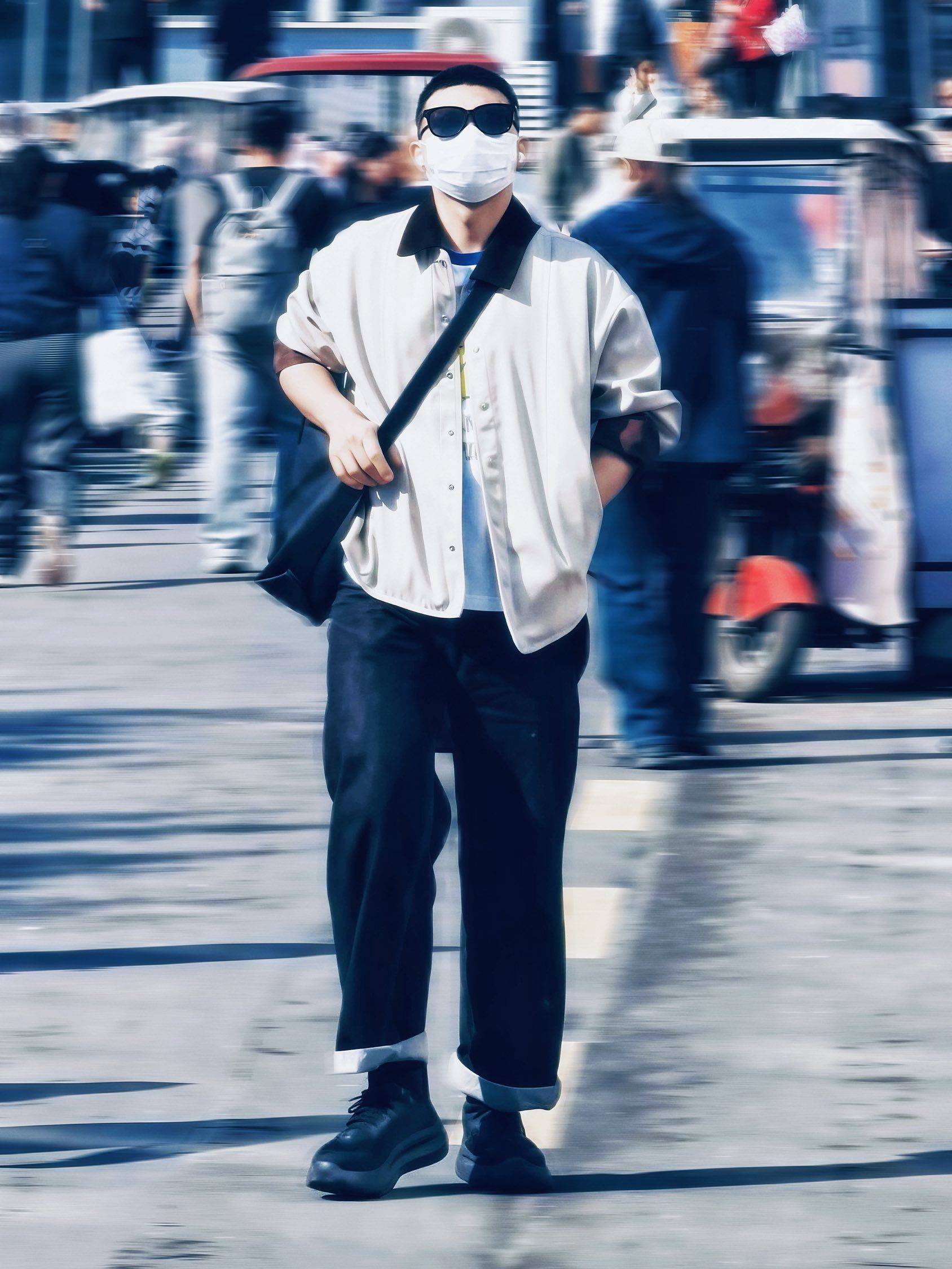 🧍🏻‍♂️站着