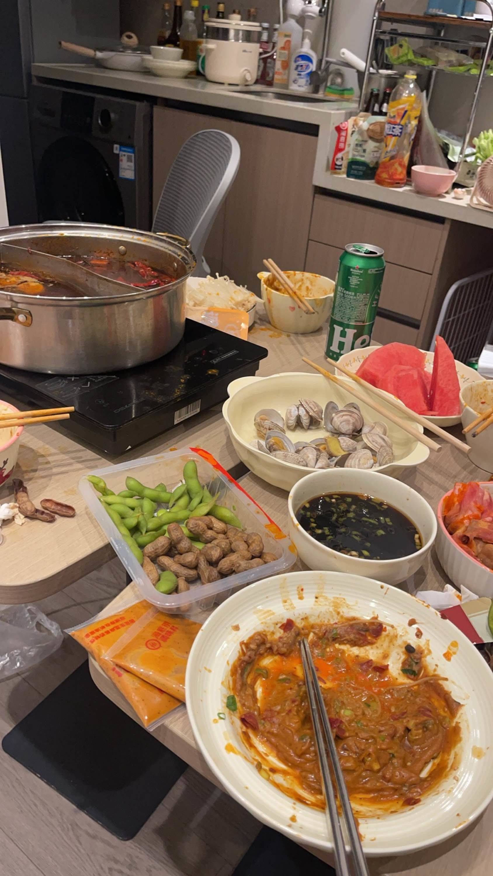 在公寓和邻居帅哥小酌是什么体验