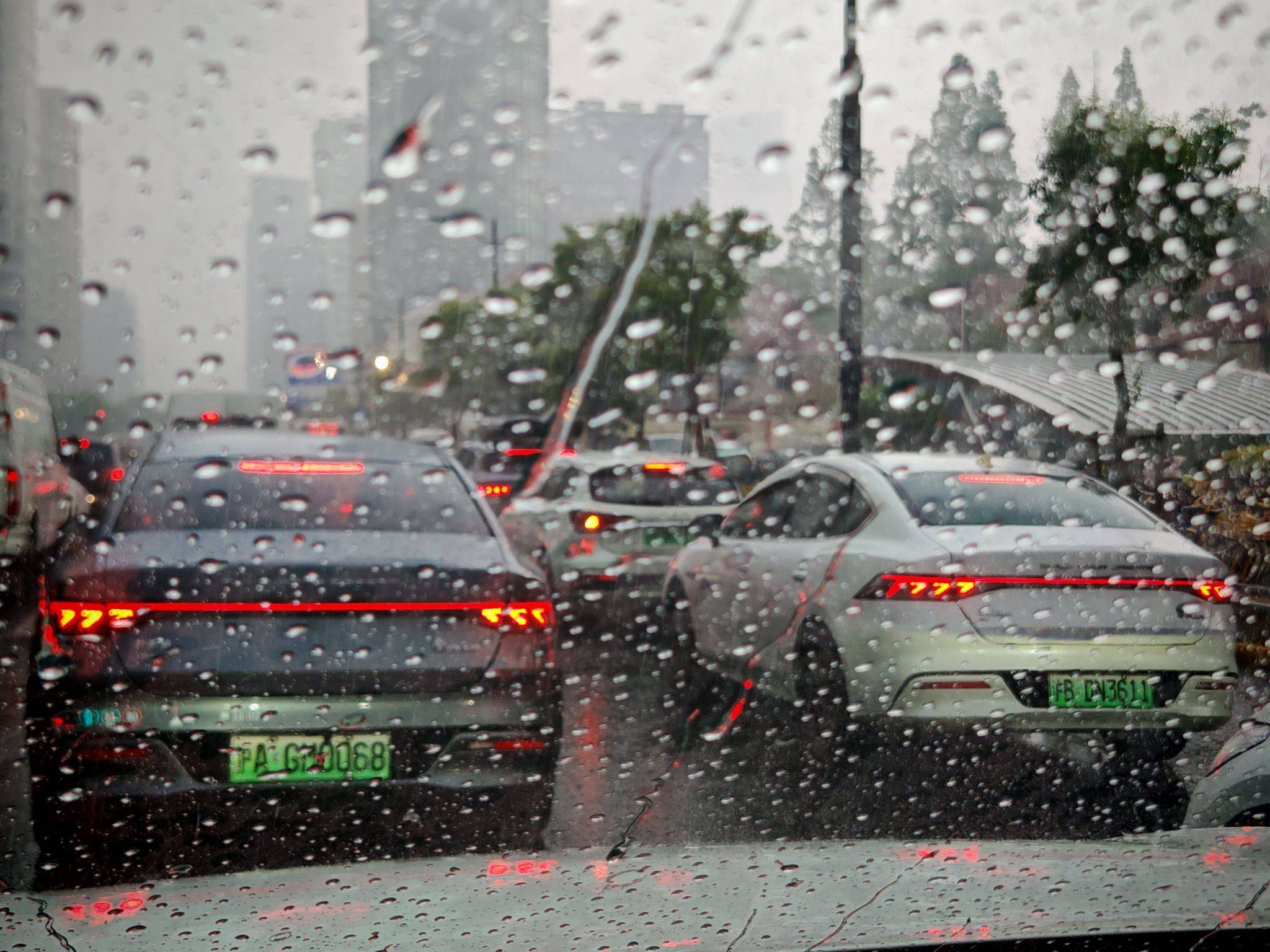 早餐 暴雨_3
