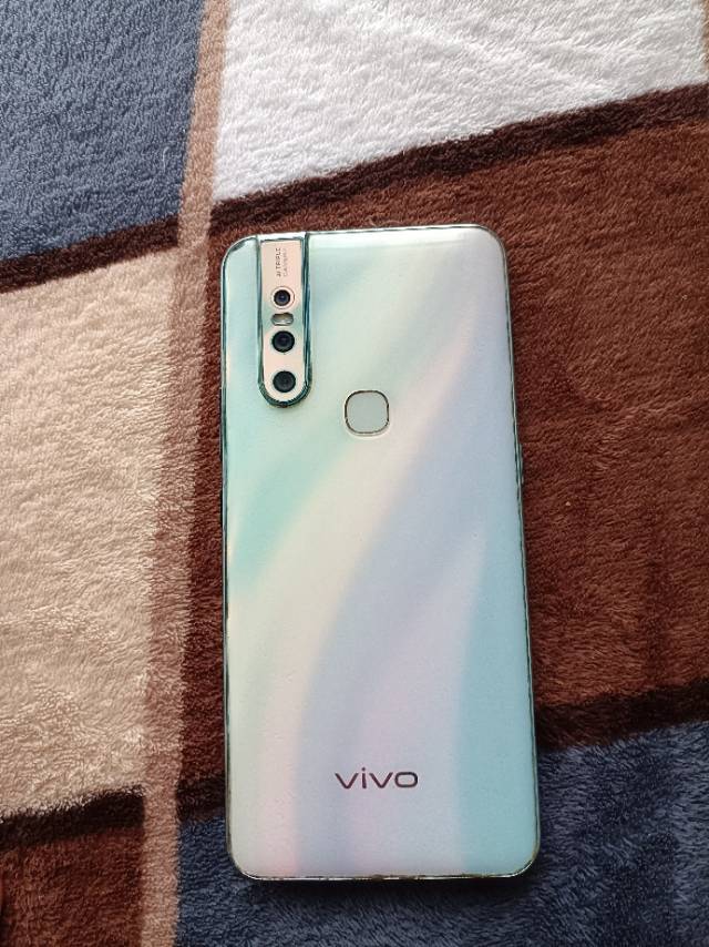 vivo S1 6+256G，蓝色渐变色