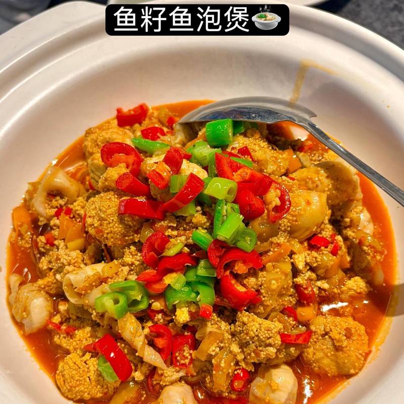 上海|在湘菜馆吃饭一直被两只猪盯着🤨_1