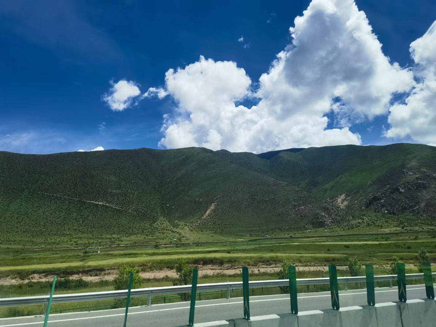 去往思金拉措的路上_1