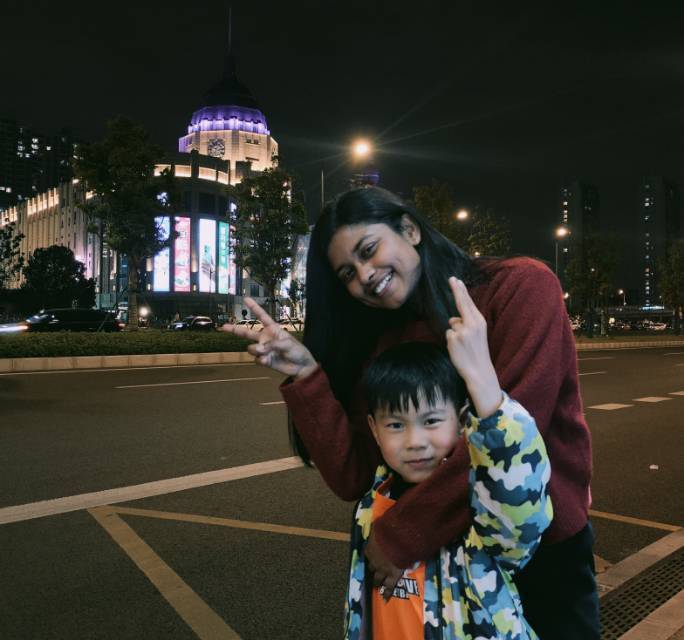 你好，我是尼哈。 目前我正在南通并攻读药_3