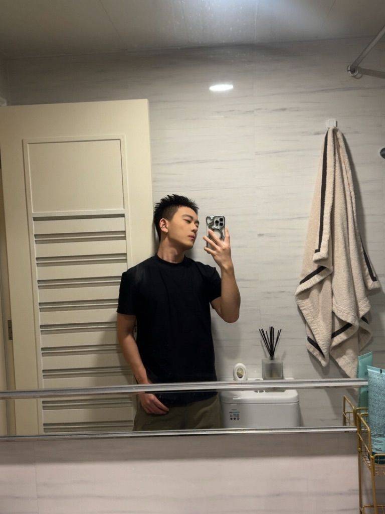 9号线宜山路附近蹲一个合租的舍友
预算2